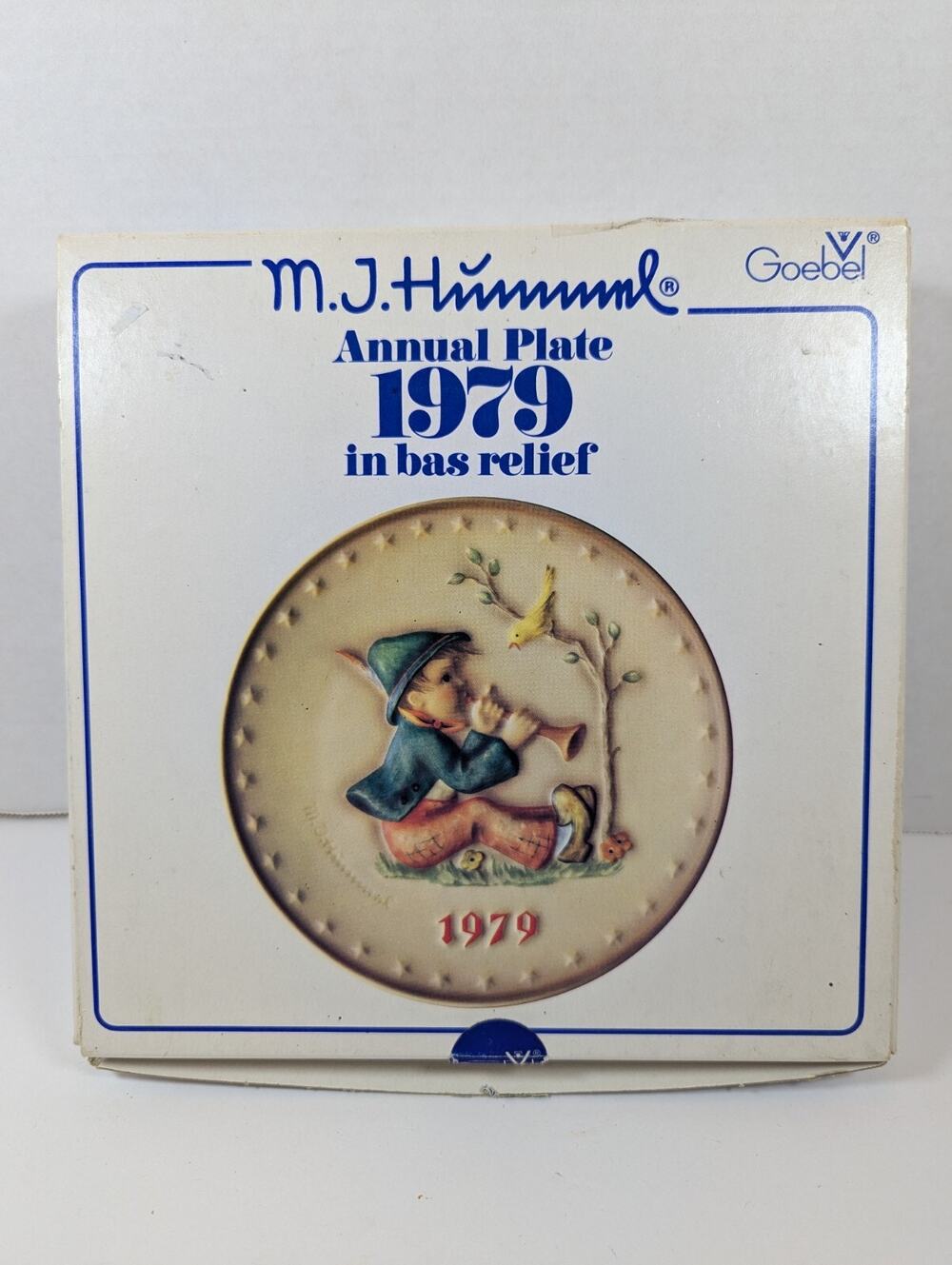 M.J. HUMMEL ANNUAL PLATE JAHRESTELLER 1979 (SINGING LESSON) WITH BOX VINTAGE